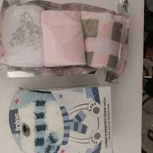 New Socks and Tote Slipper Socks sz 9-11